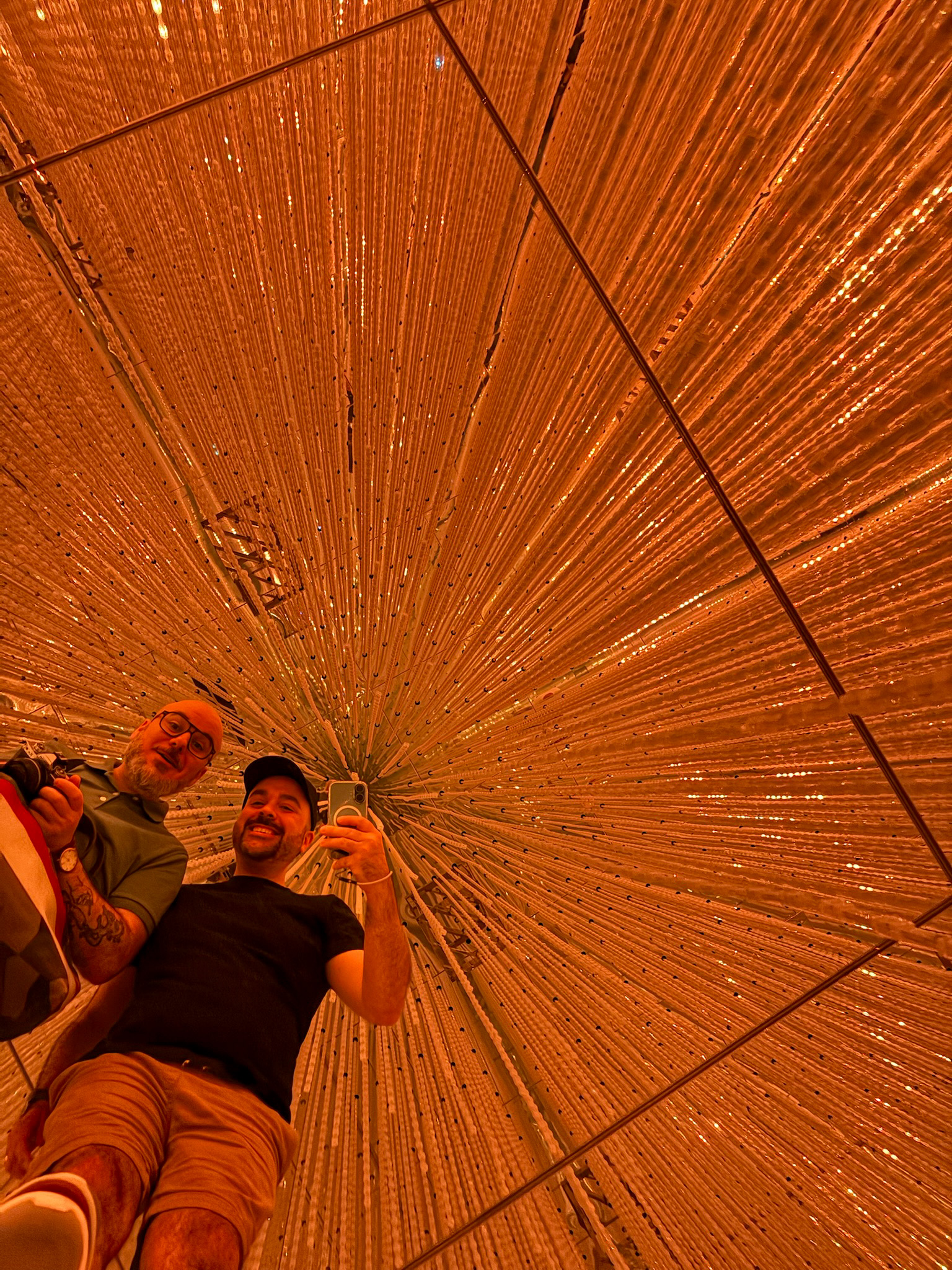 Bubble Universe: Spherical Crystallized Light, Wobbling Light, and Environmental Light – One Stroke